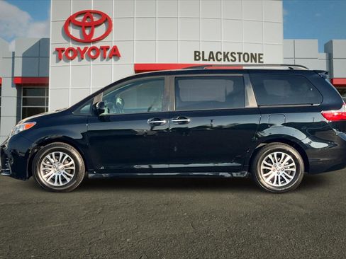 Used 2020 Toyota Sienna XLE image 6