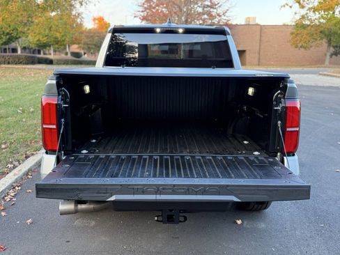 Used 2025 Toyota Tacoma SR5 AWD/4WD image 20