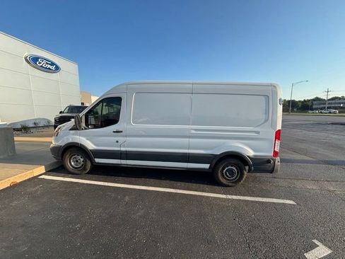 Used 2018 Ford Transit 250 148 Medium Roof RWD image 4