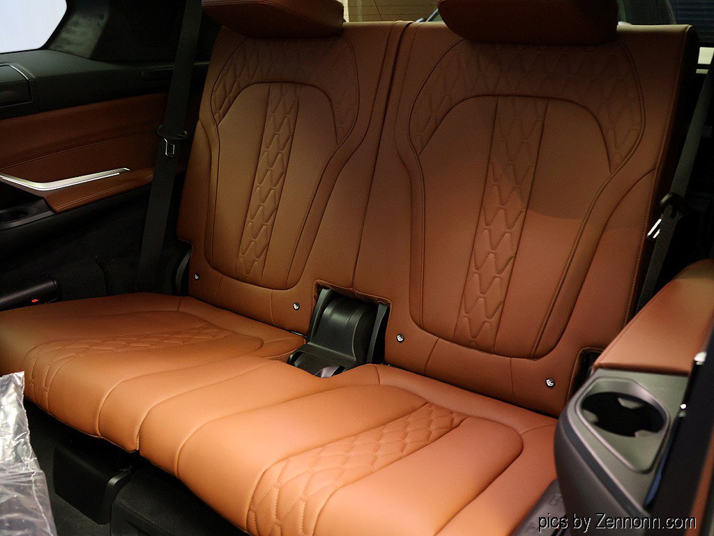 Used 2027 BMW X7 xDrive40i w/ M Sport Package AWD/4WD image 13