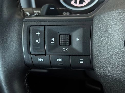 Used 2025 Nissan Rogue SV FWD image 28