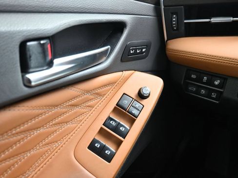 Used 2020 Toyota Avalon Limited w/ Advanced Safety Package FWD image 9