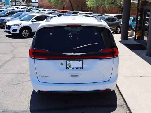 Used 2022 Chrysler Pacifica Touring-L FWD image 10