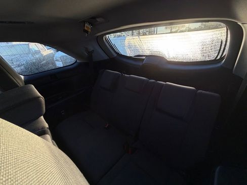 Used 2017 Toyota Highlander LE image 23