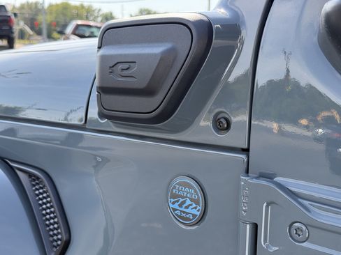 Used 2025 Jeep Wrangler Unlimited Sahara AWD/4WD image 40