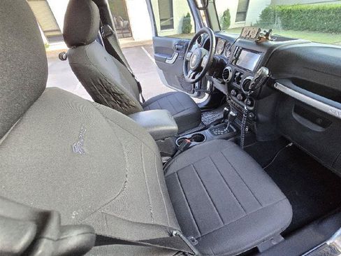 Used 2016 Jeep Wrangler Unlimited Rubicon w/ Connectivity Group AWD/4WD image 20