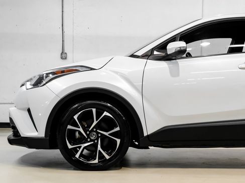 Used 2019 Toyota C-HR XLE image 19