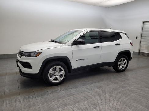 Used 2023 Jeep Compass Sport AWD/4WD image 2