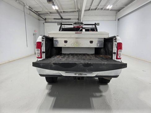 Used 2022 RAM 2500 Tradesman w/ Chrome Appearance Group AWD/4WD image 7