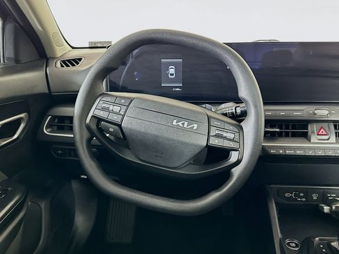 Used 2025 Kia K4 LXS image 18