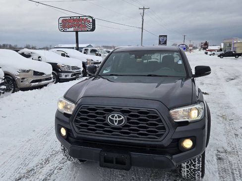 Used 2020 Toyota Tacoma TRD Off-Road w/ Technology Package image 6