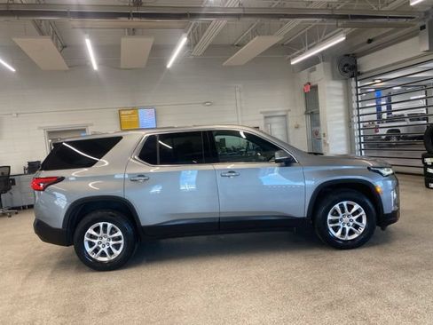 Used 2023 Chevrolet Traverse LS FWD image 4