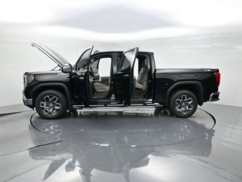 Used 2025 GMC Sierra 1500 SLT w/ SLT Premium Plus Package AWD/4WD image 29
