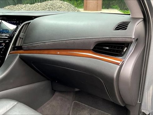 Used 2020 Cadillac Escalade Luxury w/ LPO, Radiant Package AWD/4WD image 16