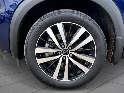 Used 2024 Nissan Pathfinder Platinum w/ Cargo Package image 9