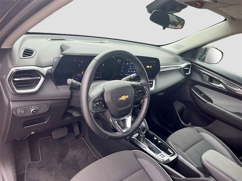 Used 2024 Chevrolet TrailBlazer LT w/ LT Cold Weather Package image 9