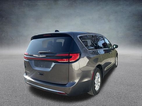 Used 2023 Chrysler Pacifica Touring-L FWD image 36