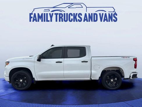 Used 2023 Chevrolet Silverado 1500 Custom image 2