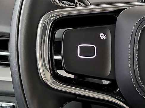 Certified 2025 Lincoln Navigator L Reserve image 22