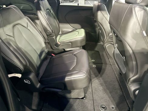 New 2026 Chrysler Pacifica Select image 27