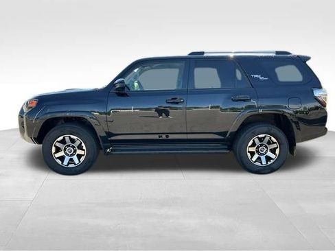 Used 2018 Toyota 4Runner TRD Off-Road AWD/4WD image 2