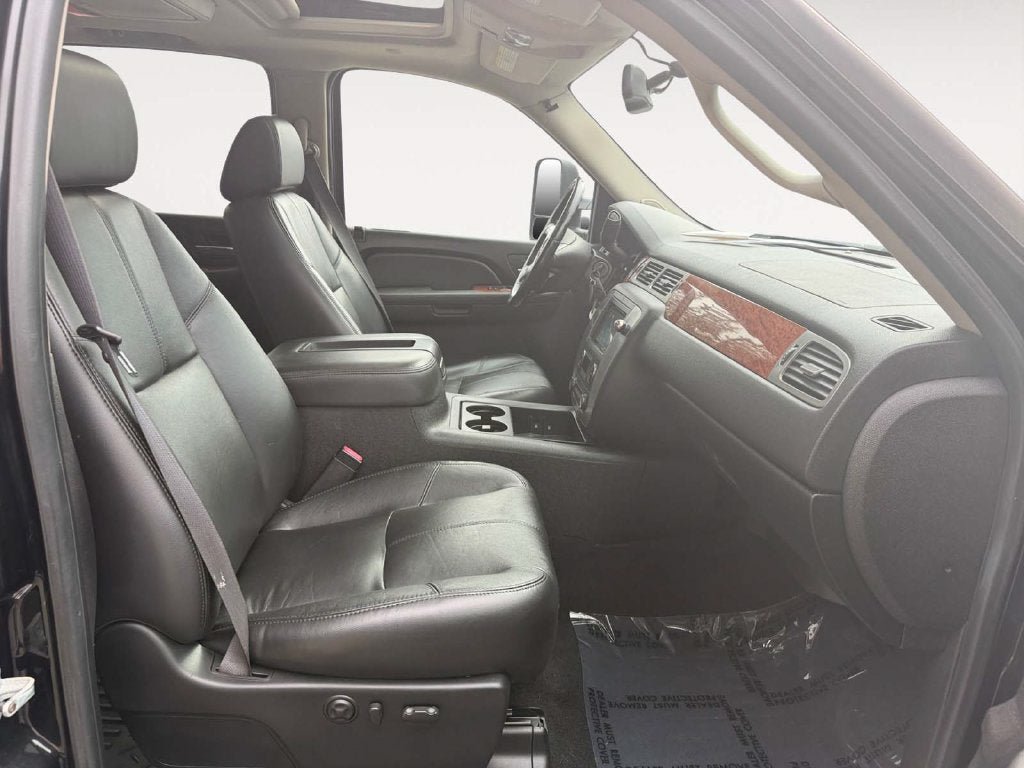 Used 2007 GMC Sierra 3500 SLT w/ Entertainment Package AWD/4WD image 25
