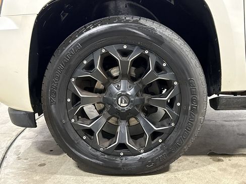 Used 2013 Chevrolet Avalanche LTZ AWD/4WD image 28