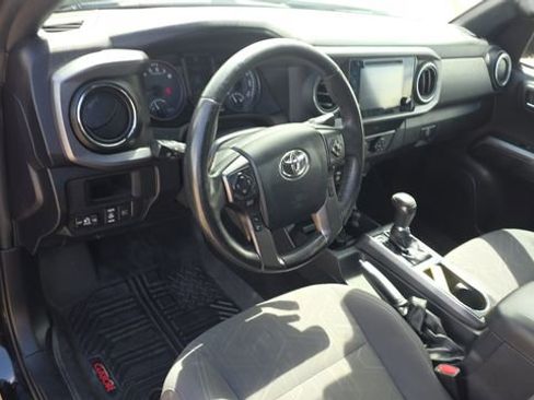 Used 2019 Toyota Tacoma TRD Sport image 12