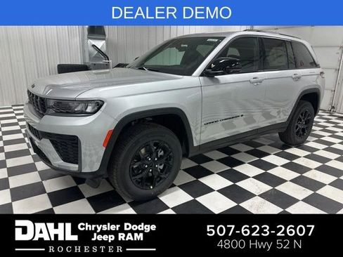 Used 2026 Jeep Grand Cherokee Altitude AWD/4WD image 1