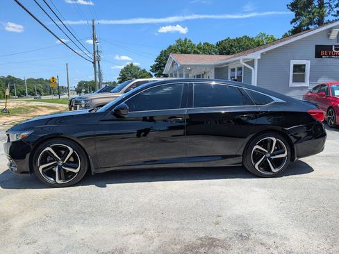 Used 2018 Honda Accord Sport image 3
