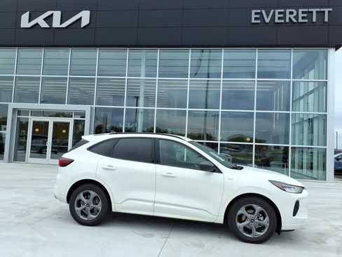 Used 2023 Ford Escape ST-Line w/ Tech Pack #1 FWD image 2