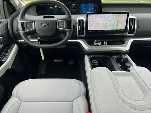 New 2026 Ford Expedition Max Platinum w/ Platinum Ultimate Package AWD/4WD image 3
