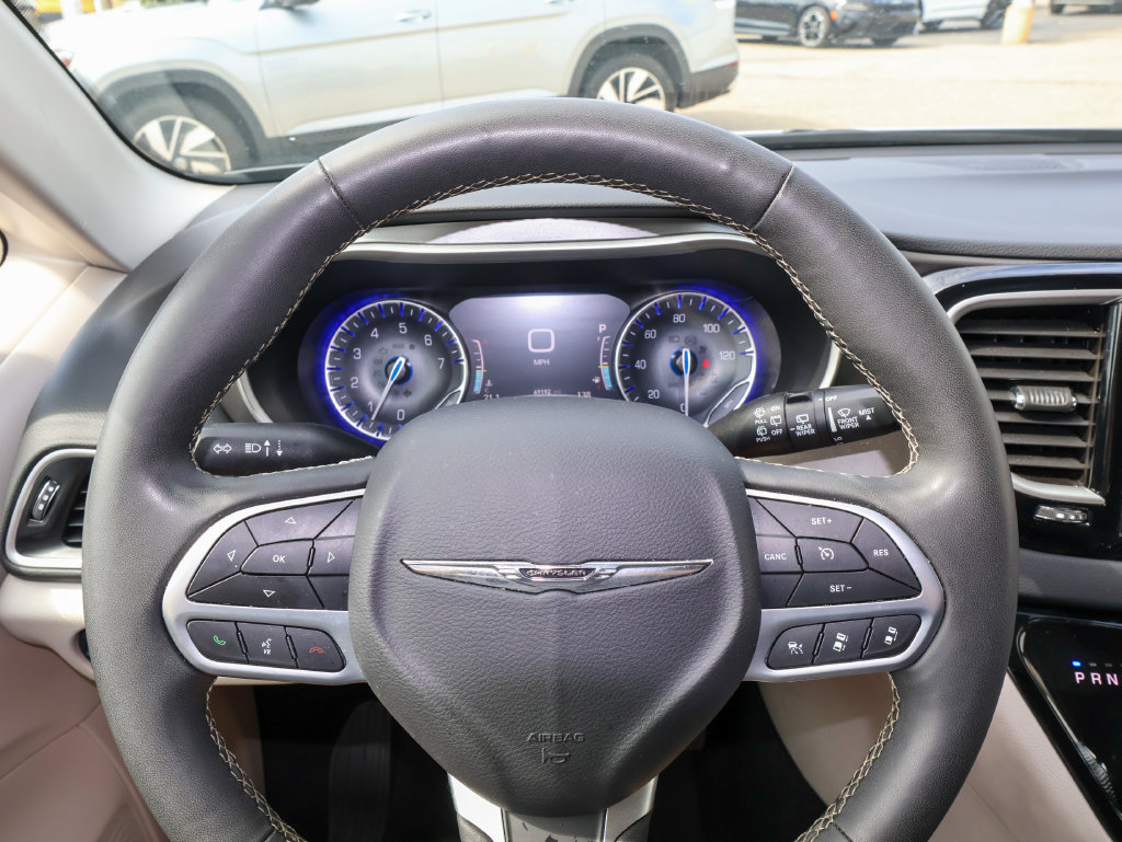 Used 2024 Chrysler Pacifica Touring-L FWD image 23