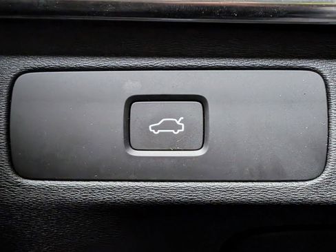 Used 2025 Volvo XC90 B5 Plus w/ Protection Package Premier image 34