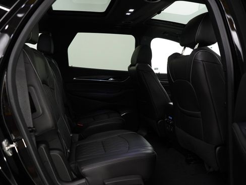 Used 2024 Buick Enclave Avenir w/ Avenir Technology Package image 11