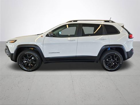 Used 2018 Jeep Cherokee Trailhawk w/ Quick Order Package 27L AWD/4WD image 11