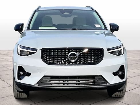 New 2026 Volvo XC40 B5 Plus w/ Protection Package Premier AWD/4WD image 5