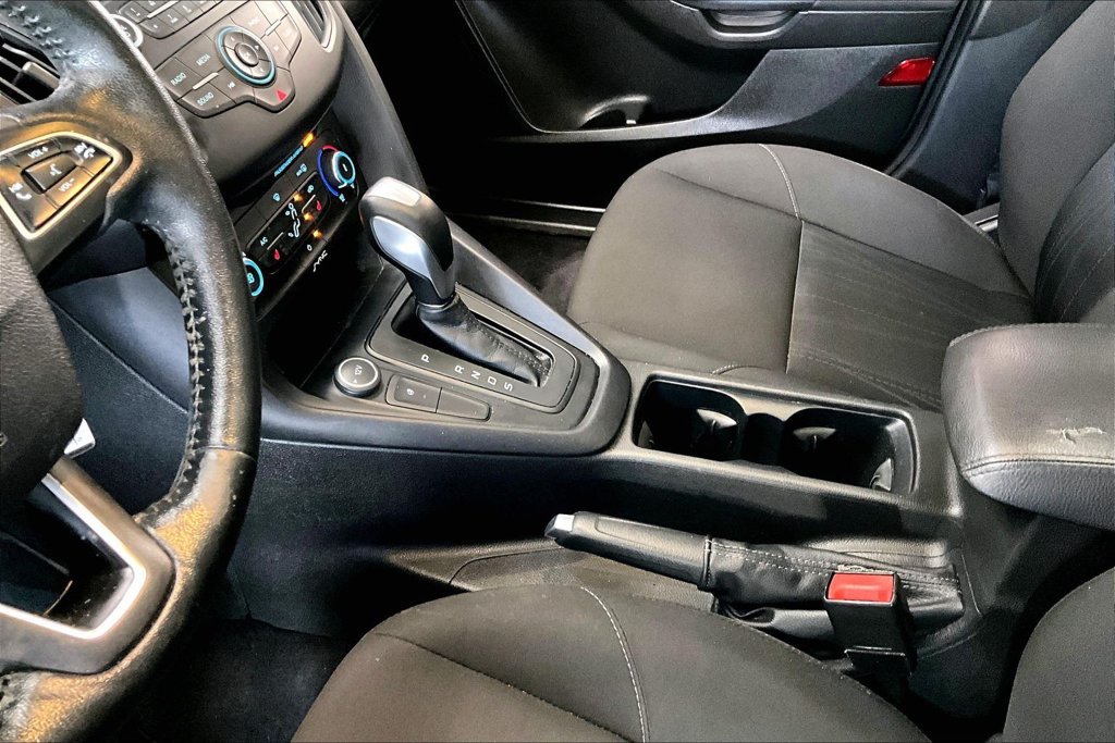 Used 2016 Ford Focus SE w/ SE Sport Package FWD image 16