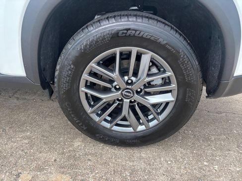 Used 2026 Nissan Rogue SV FWD image 32