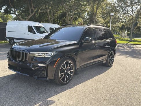Used 2022 BMW X7 xDrive40i w/ M Sport Package AWD/4WD image 7