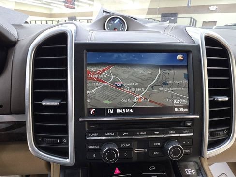 Used 2016 Porsche Cayenne AWD/4WD image 36