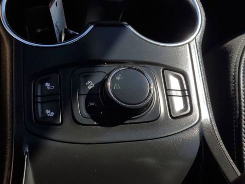 Used 2023 GMC Terrain SLT image 34