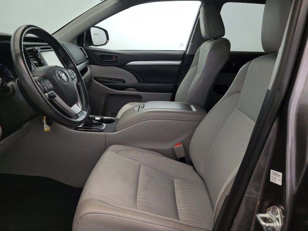 Used 2019 Toyota Highlander Plus AWD/4WD image 17