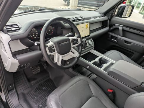 Used 2025 Land Rover Defender 130 X-Dynamic SE image 16