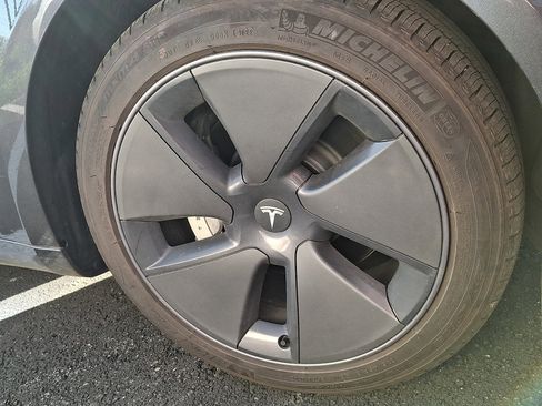 Used 2022 Tesla Model 3 Long Range AWD/4WD image 4
