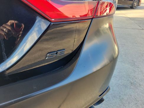 Certified 2022 Toyota Camry SE image 5