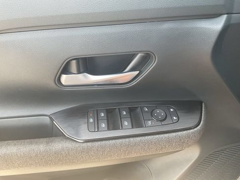 Used 2025 Nissan Kicks SV FWD image 25