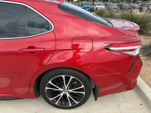 Used 2020 Toyota Camry SE image 6