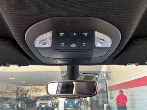 Used 2025 Chrysler Pacifica Select FWD image 19