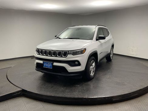 Used 2024 Jeep Compass Latitude AWD/4WD image 3